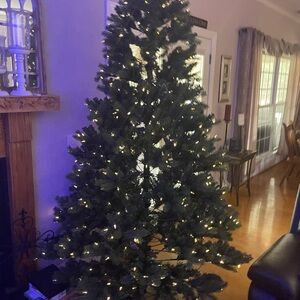 Pre-Lit Green Christmas Tree